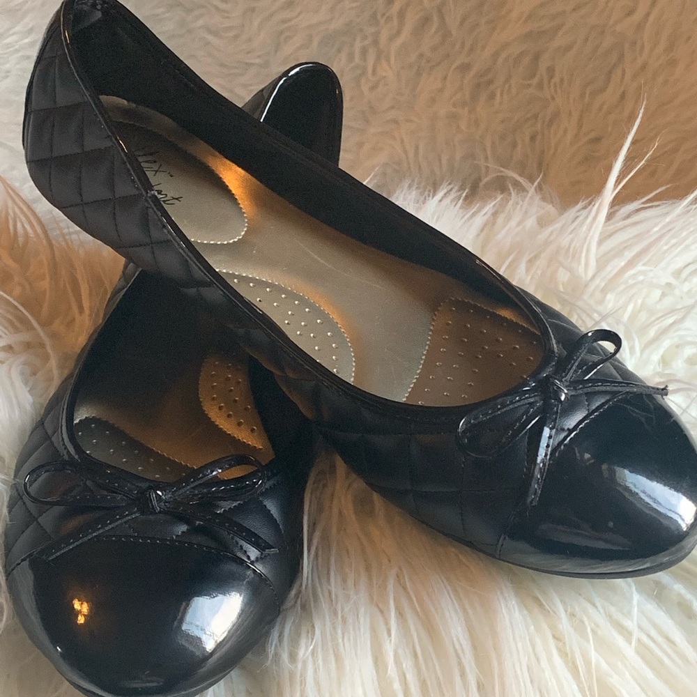 Dexflex quilted shoes size 11